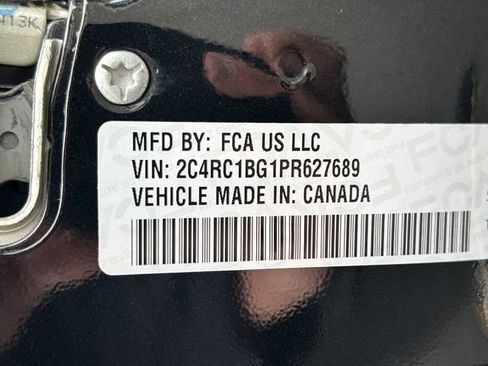 Used 2023 Chrysler Pacifica Touring-L FWD image 32
