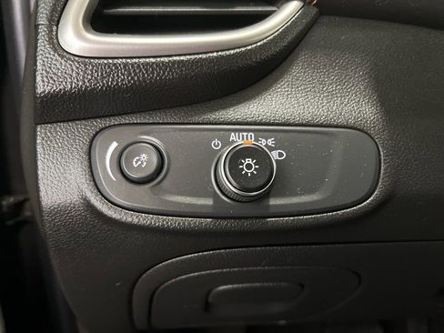 Used 2022 Chevrolet Trax LT w/ Driver Confidence Package image 14