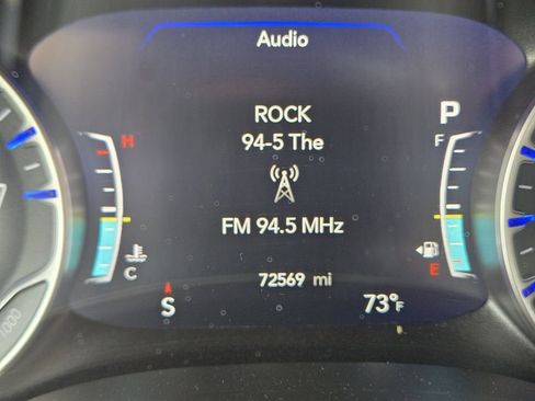 Used 2023 Chrysler Pacifica Touring-L image 21