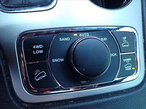 Used 2019 Jeep Grand Cherokee High Altitude AWD/4WD image 9