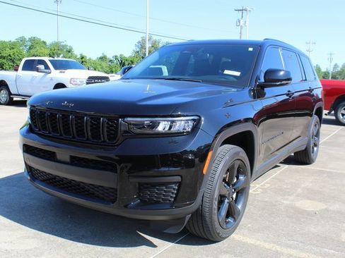 Used 2022 Jeep Grand Cherokee L Laredo image 1