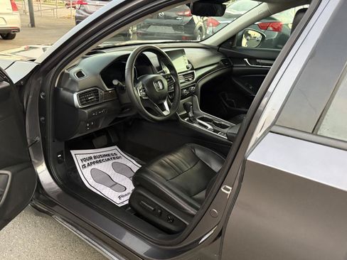 Used 2018 Honda Accord Touring image 8
