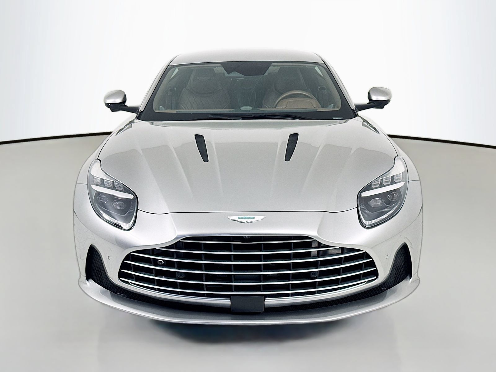 Used 2024 Aston Martin DB12 Coupe RWD image 2