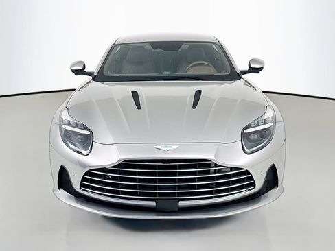 Used 2024 Aston Martin DB12 Coupe RWD image 2