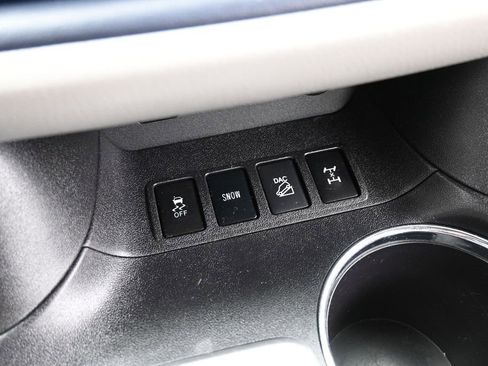 Used 2018 Toyota Highlander LE AWD/4WD image 48