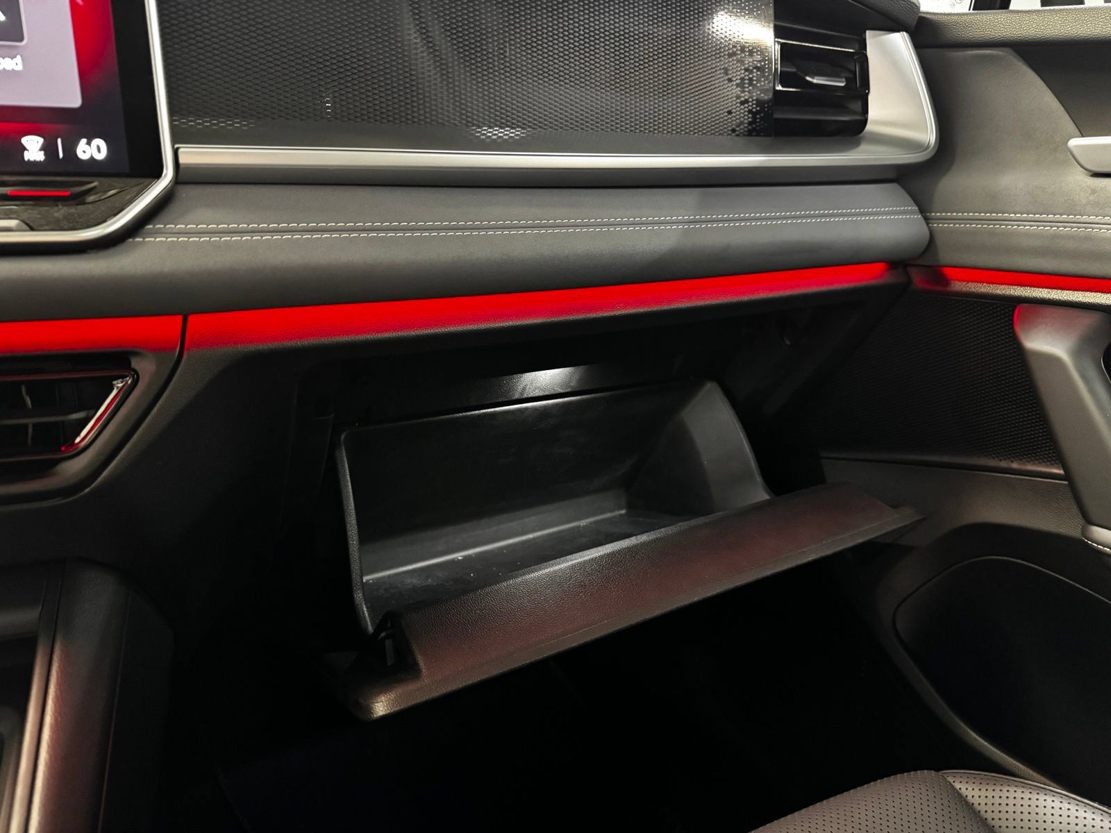 Used 2025 Volkswagen Tiguan SE AWD/4WD image 29