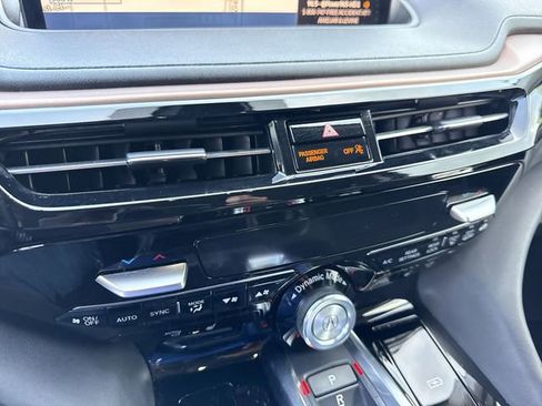Used 2022 Acura MDX FWD w/ Technology Package image 19