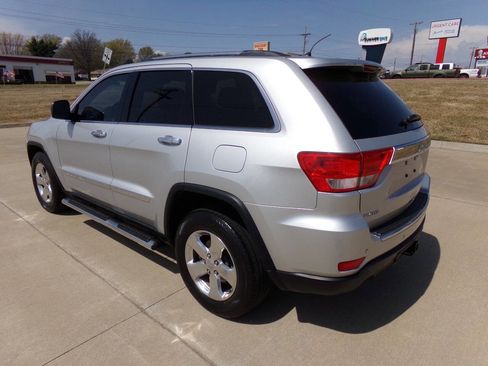Used 2011 Jeep Grand Cherokee Limited w/ Luxury Group II image 36