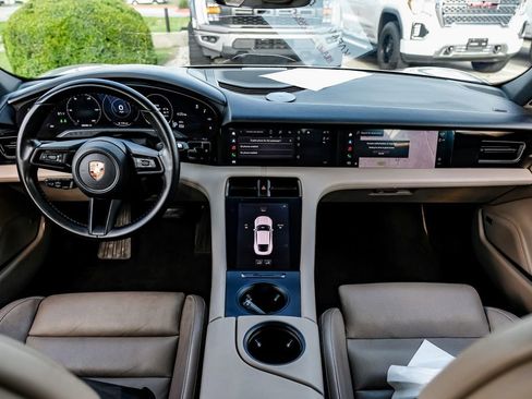 Used 2022 Porsche Taycan image 10