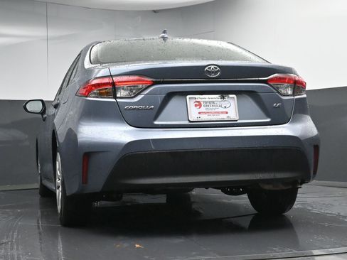 Used 2025 Toyota Corolla LE image 28