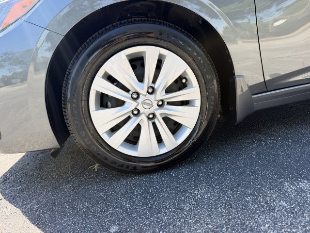 Used 2025 Nissan Sentra S FWD image 43