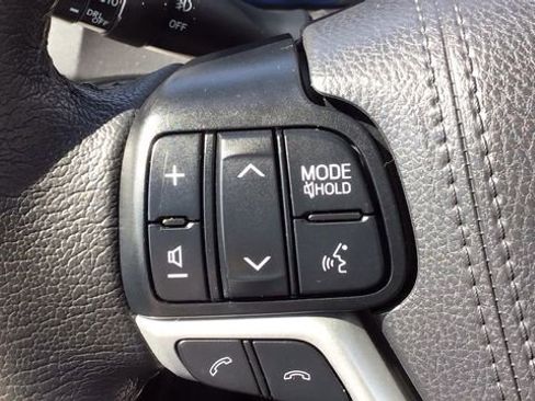 Used 2020 Toyota Sienna XLE image 23