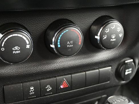 Used 2015 Jeep Wrangler Unlimited Sport w/ Quick Order Package 24S AWD/4WD image 16