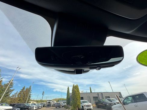Used 2026 Chevrolet Tahoe Premier AWD/4WD image 32