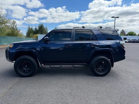 Used 2017 Toyota 4Runner TRD Off-Road Premium AWD/4WD image 4