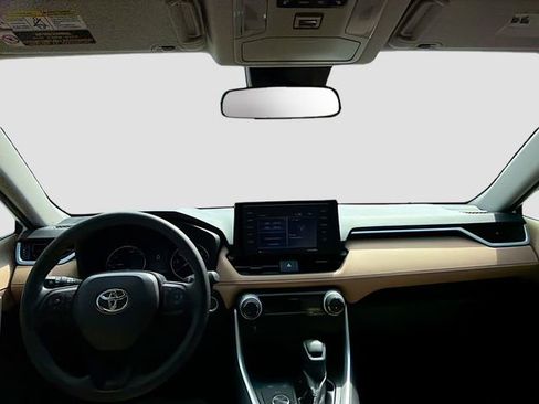 Used 2021 Toyota RAV4 XLE image 15