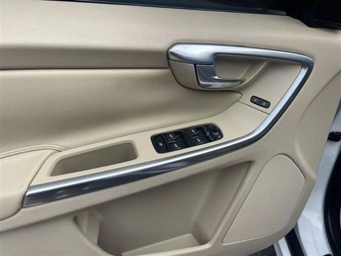 Used 2015 Volvo XC60 T5 w/ Protection Package image 9