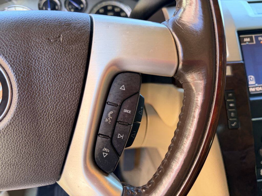 Used 2014 Cadillac Escalade Luxury RWD image 18