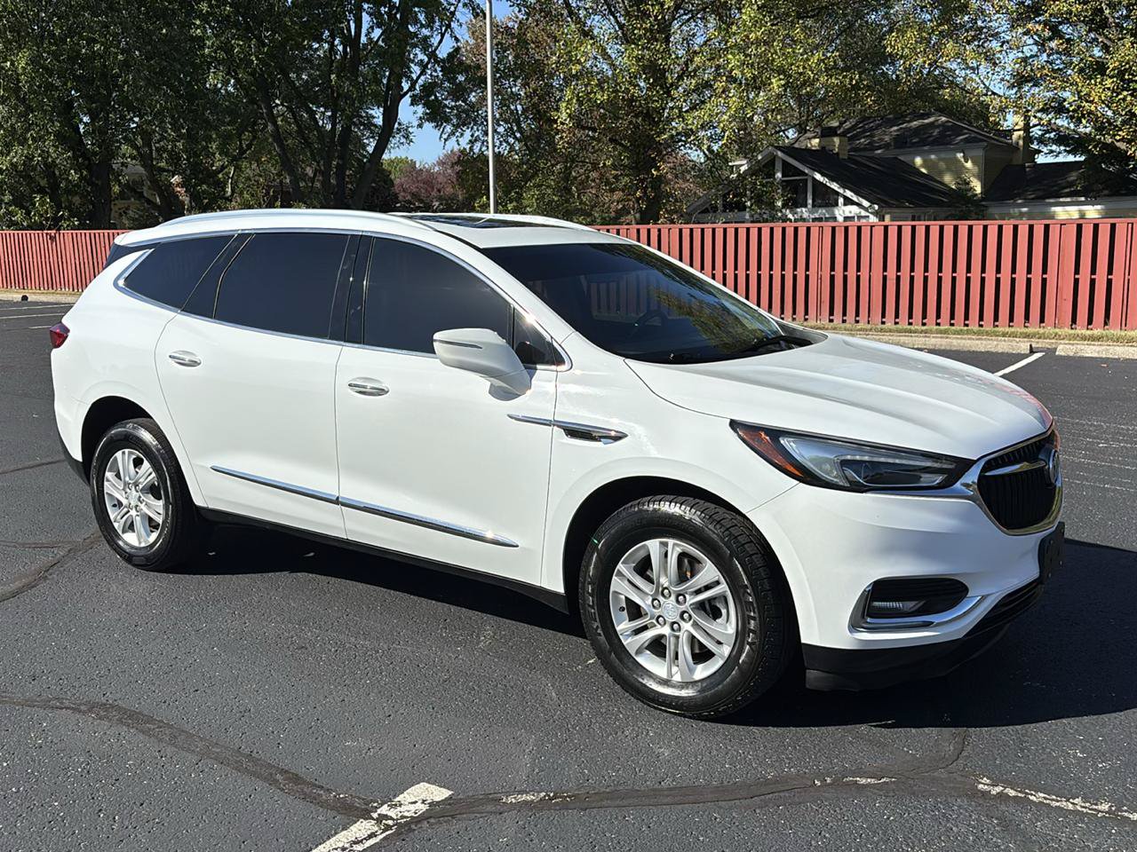 Used 2019 Buick Enclave Essence AWD/4WD image 1