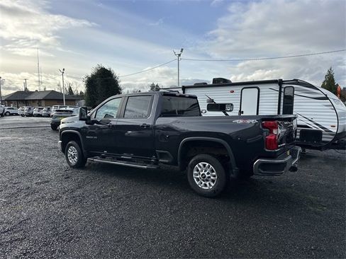 Used 2024 Chevrolet Silverado 2500 LT image 3