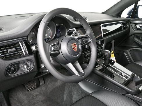 Certified 2026 Porsche Macan image 4