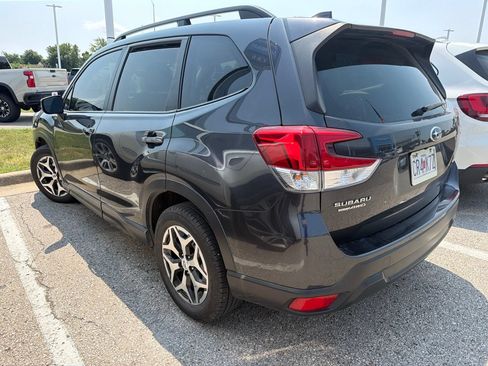 Used 2019 Subaru Forester Premium w/ All-Weather Package AWD/4WD image 4