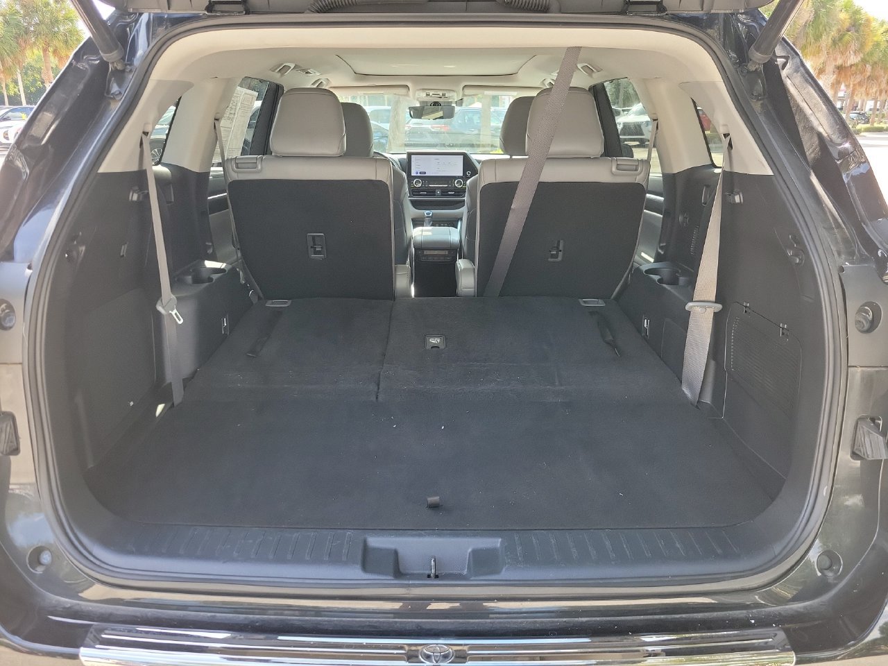 Used 2023 Toyota Highlander Platinum FWD image 8