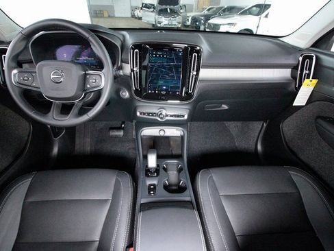 Certified 2025 Volvo XC40 B5 Core w/ Protection Package Premier image 6