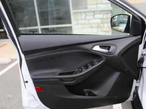 Used 2018 Ford Focus SE image 11