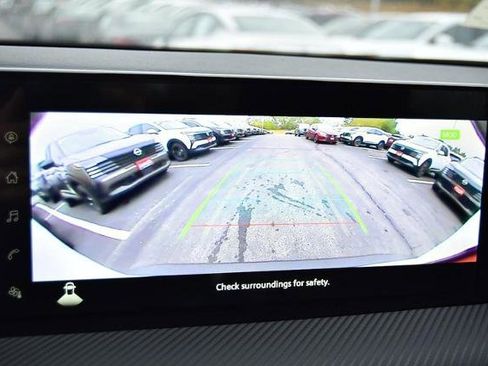 New 2025 Nissan Kicks SR image 15