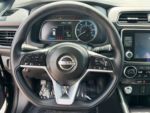Used 2025 Nissan Leaf S FWD image 18