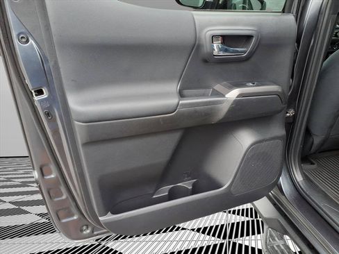 Used 2023 Toyota Tacoma TRD Sport w/ Technology Package AWD/4WD image 18