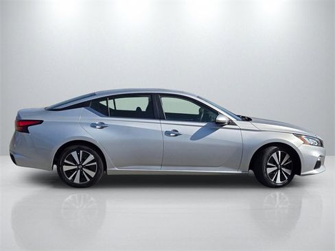Used 2022 Nissan Altima 2.5 SV image 3