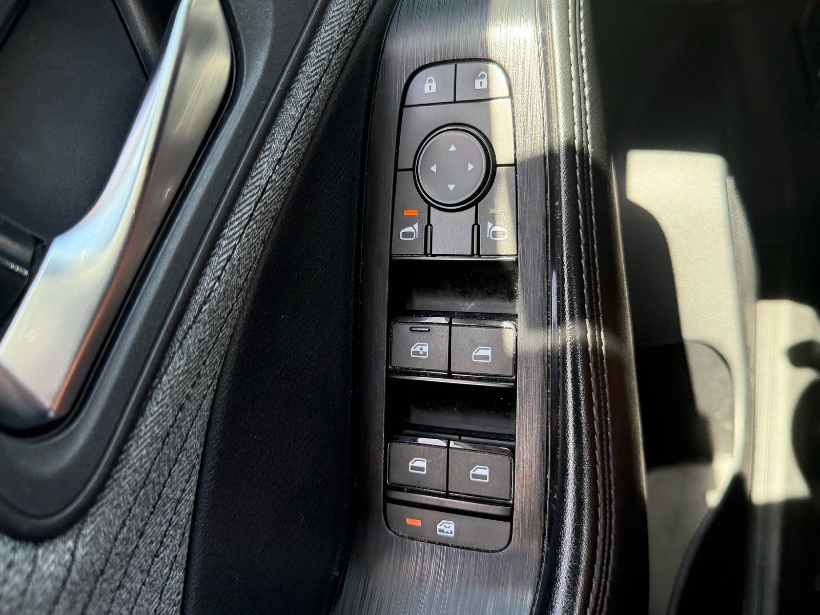 Certified 2023 Nissan Rogue SV FWD image 33