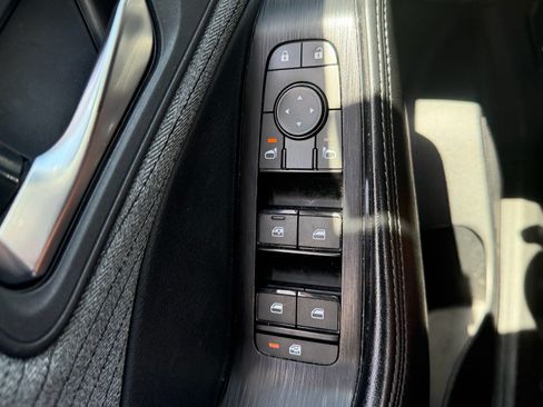 Certified 2023 Nissan Rogue SV FWD image 33