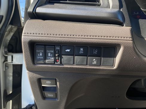 Used 2018 Honda Odyssey EX-L image 16