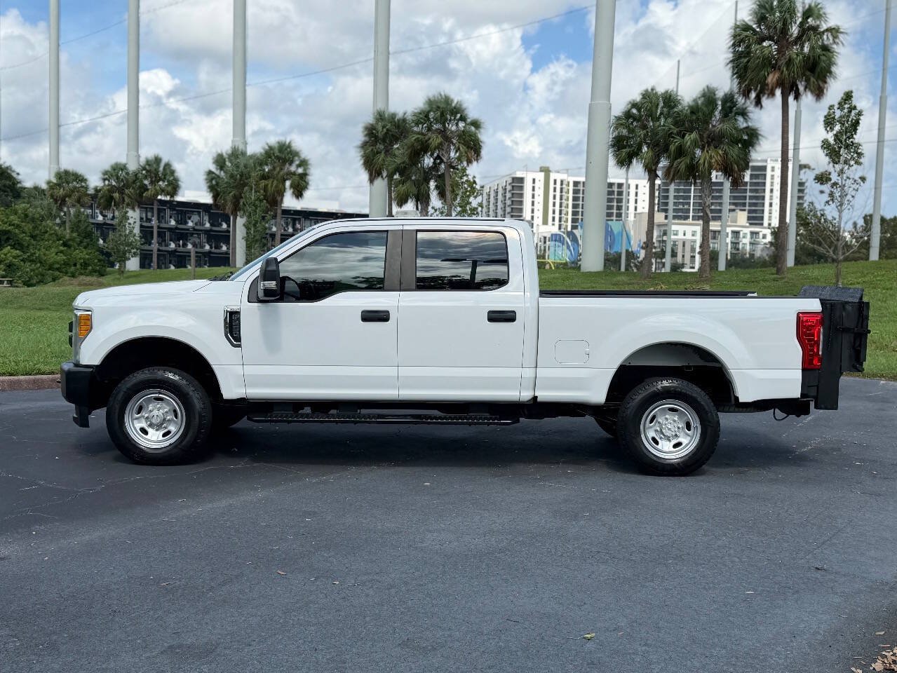 Used 2017 Ford F250 XL w/ Power Equipment Group AWD/4WD image 4