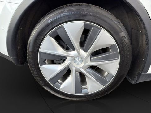 Used 2021 Tesla Model Y Long Range image 23