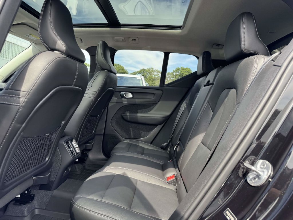 Certified 2024 Volvo XC40 B5 Plus w/ Protection Package Premier AWD/4WD image 9