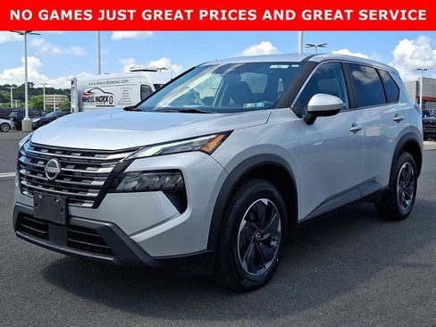 Used 2024 Nissan Rogue SV AWD/4WD image 3