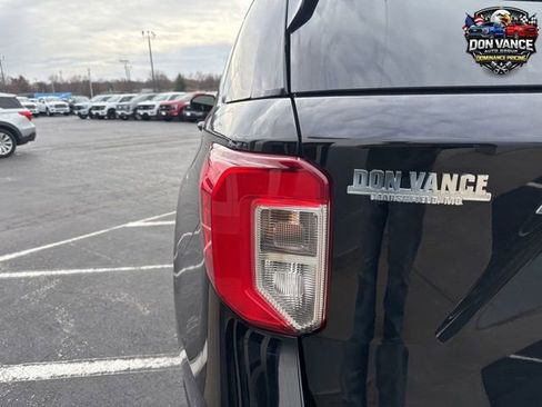 Used 2023 Ford Explorer XLT w/ Equipment Group 202A AWD/4WD image 40