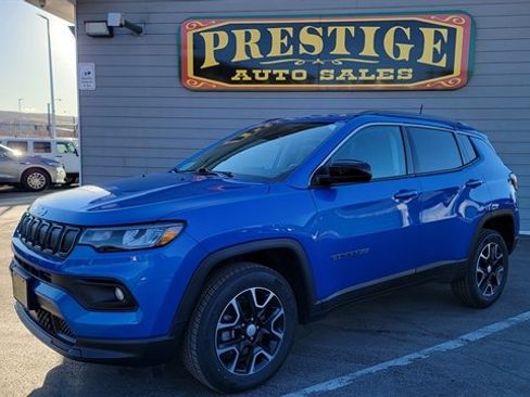 Used 2022 Jeep Compass Latitude image 1