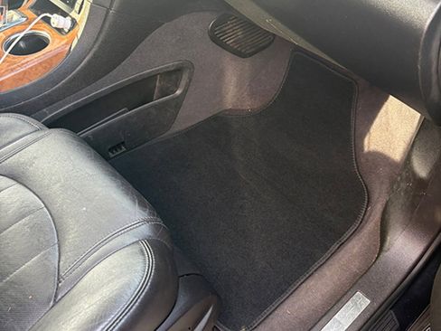 Used 2010 Buick Enclave CXL image 4