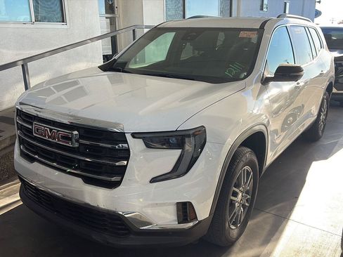 Used 2025 GMC Acadia Elevation FWD image 1