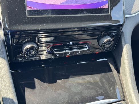 Used 2025 Jeep Grand Cherokee L Laredo image 16