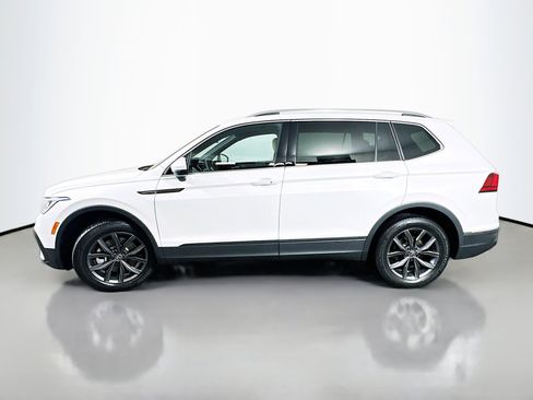 Used 2023 Volkswagen Tiguan SE AWD/4WD image 4