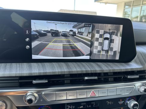 Used 2024 Kia Telluride SX w/ Towing Package FWD image 18