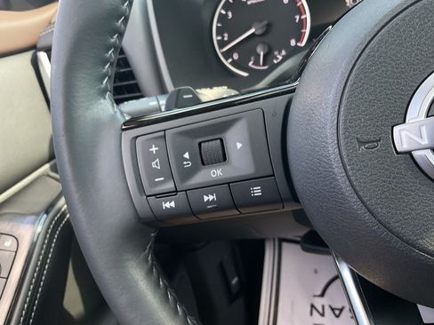 Used 2023 Nissan Rogue SL FWD image 38
