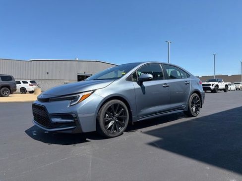 Used 2023 Toyota Corolla SE AWD/4WD image 3