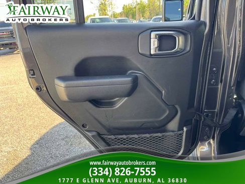 Used 2025 Jeep Wrangler Willys image 27